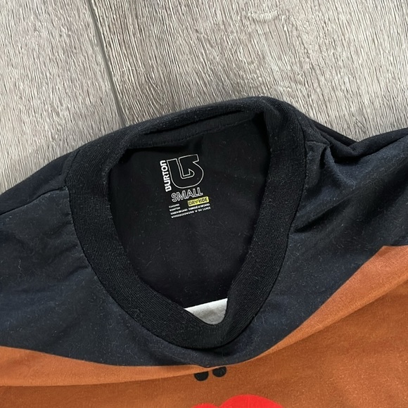 Burton Ride long sleeve top size small - Picture 3 of 4